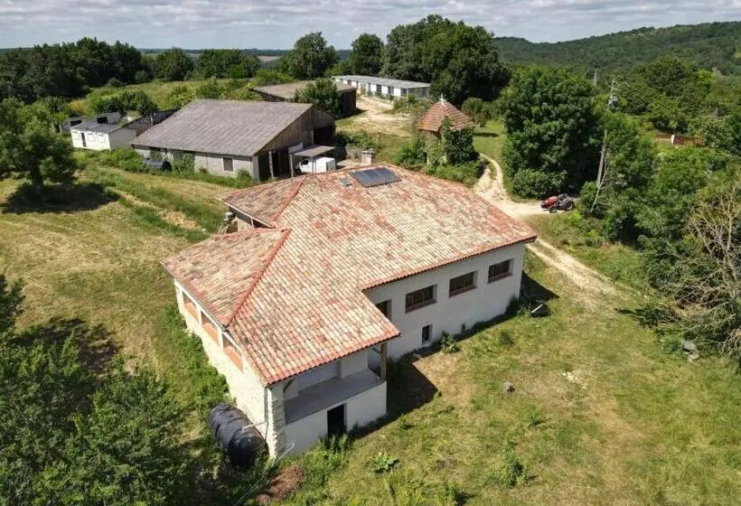 マウンテンビュースタンダードルーム, Chambre à La Ferme Banzaï   Face Aux Pyrénées Aurignac