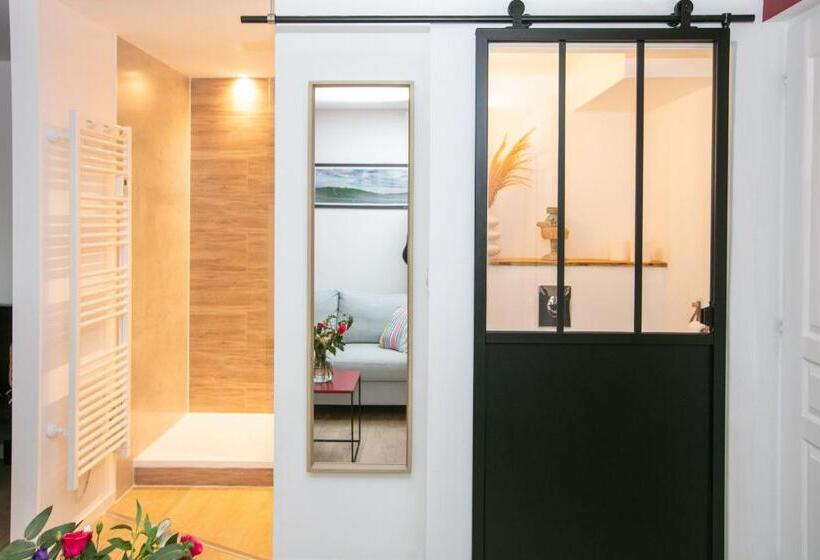 プールの見えるスタンダードトリプルルーム, Erreka Txikia