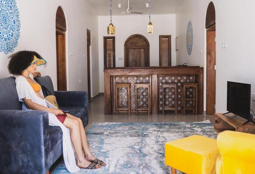 سوییت با استخر, Pili Pili Orient Beach Resort