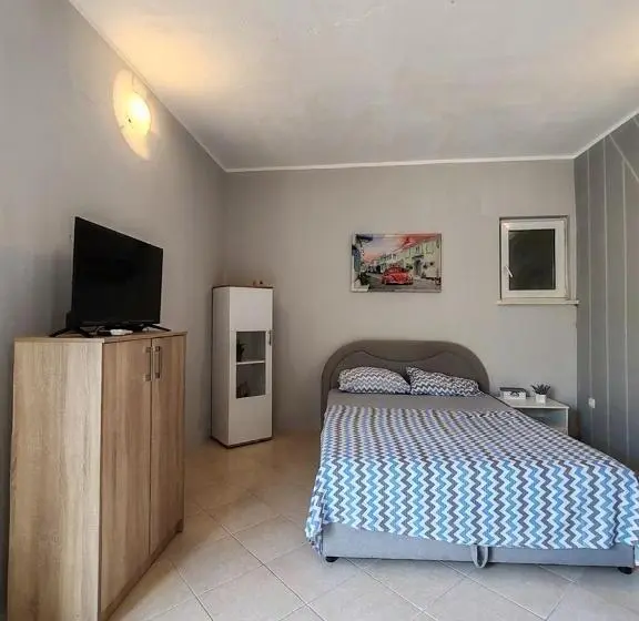 استودیوی استاندارد, Apartmani I Sobe Brancin