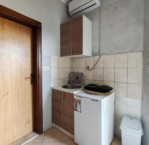 استودیوی استاندارد, Apartmani I Sobe Brancin