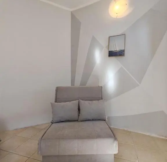اتاق ساده سه‌ نفره, Apartmani I Sobe Brancin