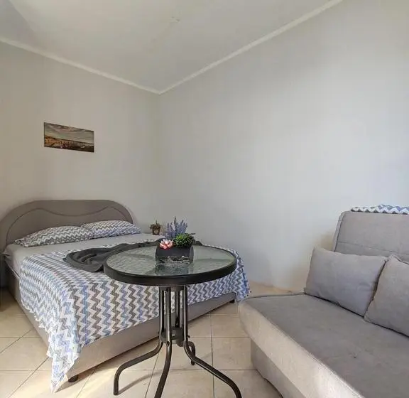 اتاق ساده سه‌ نفره, Apartmani I Sobe Brancin