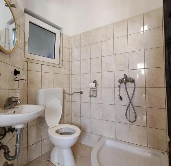 اتاق ساده سه‌ نفره, Apartmani I Sobe Brancin