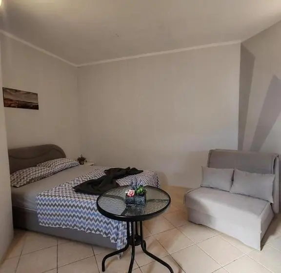 اتاق ساده سه‌ نفره, Apartmani I Sobe Brancin
