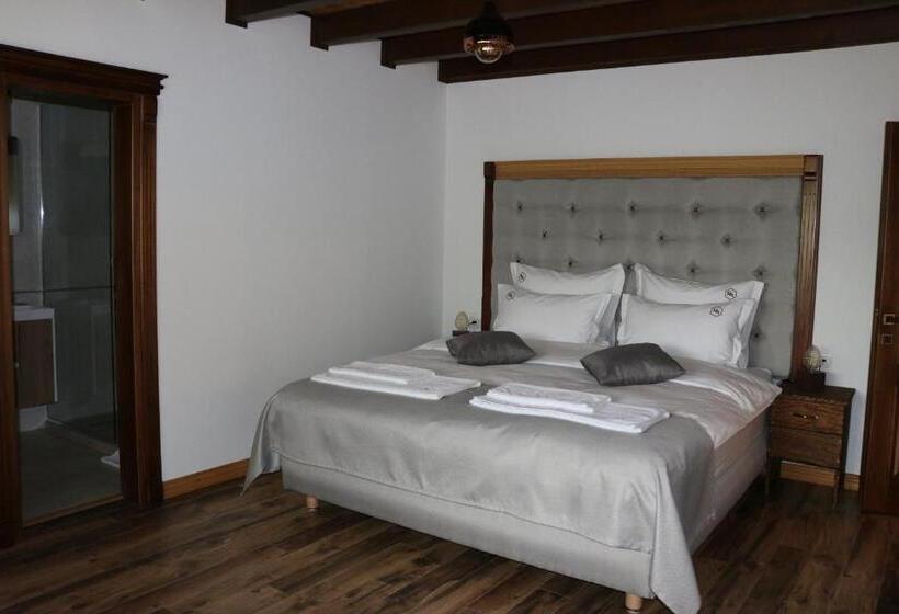 スタンダードルーム, Domeniul Mortasifu