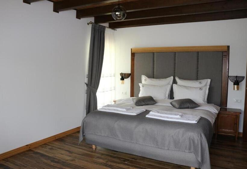 スタンダードルーム, Domeniul Mortasifu