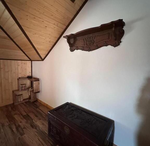 デラックスルーム, Domeniul Mortasifu