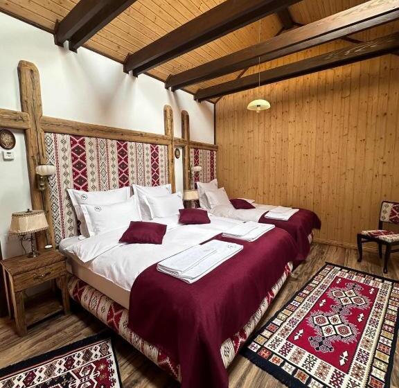 デラックストリプルルーム, Domeniul Mortasifu