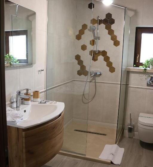 コンフォートトリプルルーム, Domeniul Mortasifu