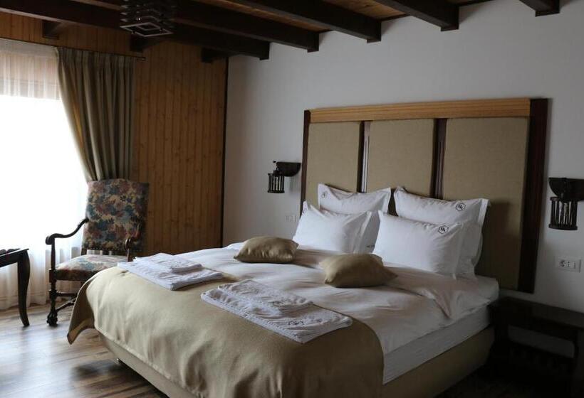 コンフォートトリプルルーム, Domeniul Mortasifu