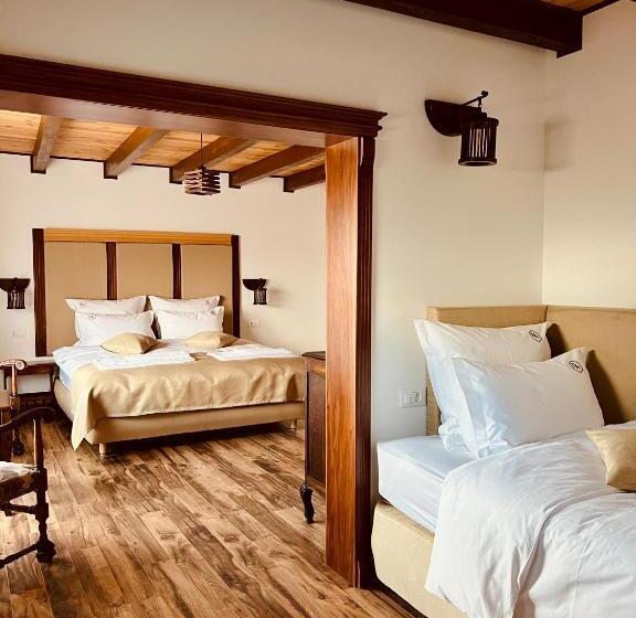 コンフォートトリプルルーム, Domeniul Mortasifu