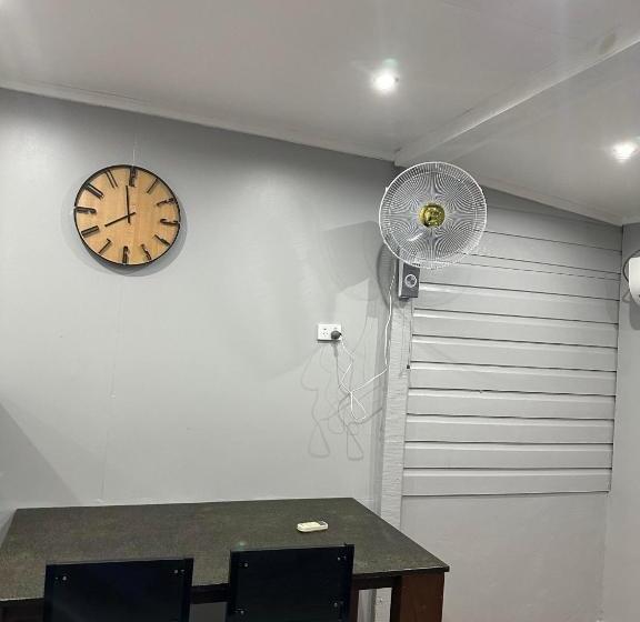 이코노미 룸, The Cozy Corner In Suva