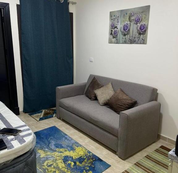 کلبه ییلاقی, شالية مكيف للعائلات بقرية جراند هيلز الساحل الشمالي الاتصال قبل الحجز