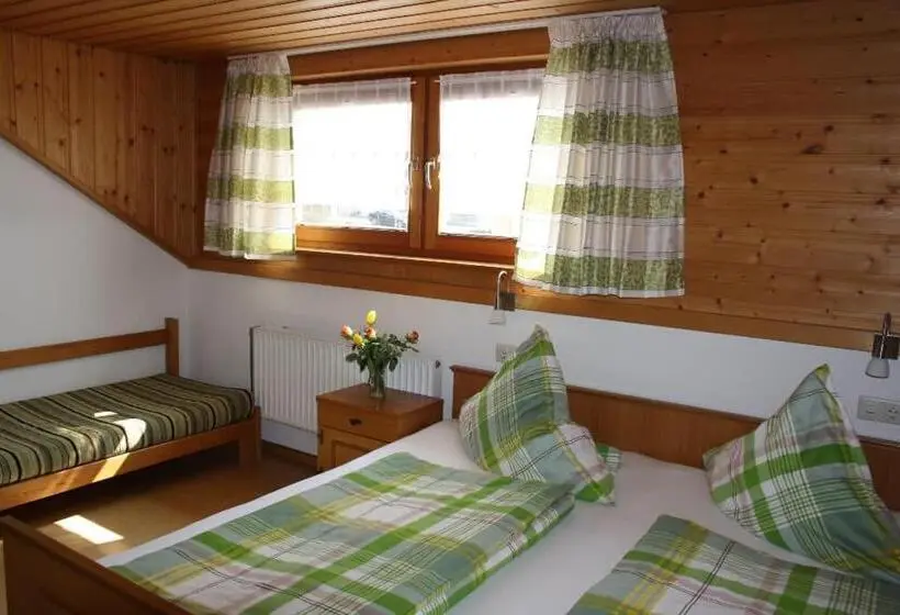 Üç Kişilik Standart Oda, Haus Resi