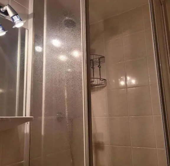 Üç Kişilik Standart Oda, Haus Resi