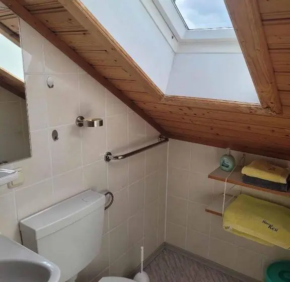 Standart Oda, Haus Resi