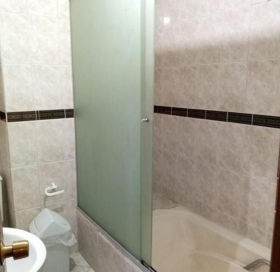 اتاق خانوادگی, Avenida