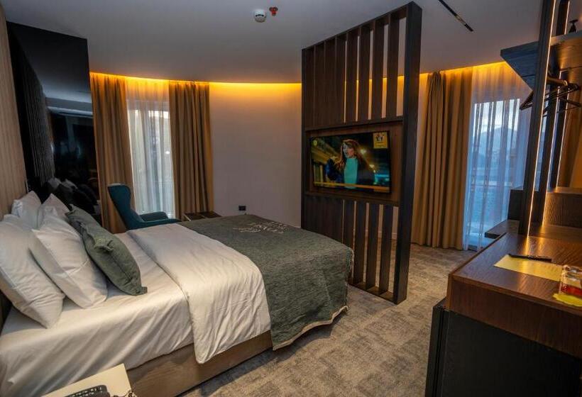 スーペリアールーム, Consul