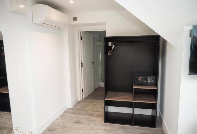 اتاق لوکس خانوادگی, Crown