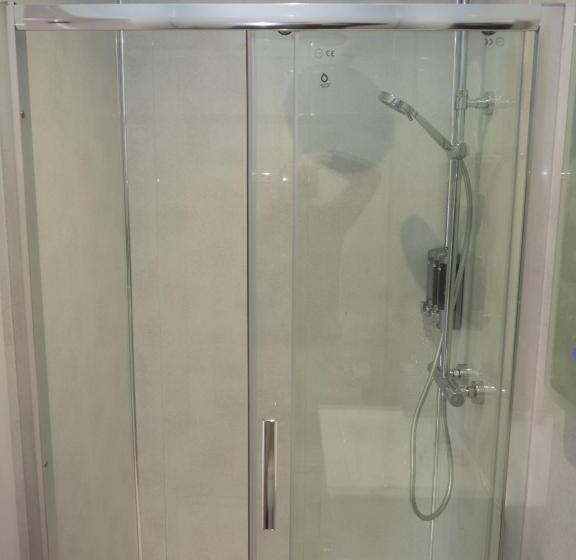 اتاق خانوادگی, Crown