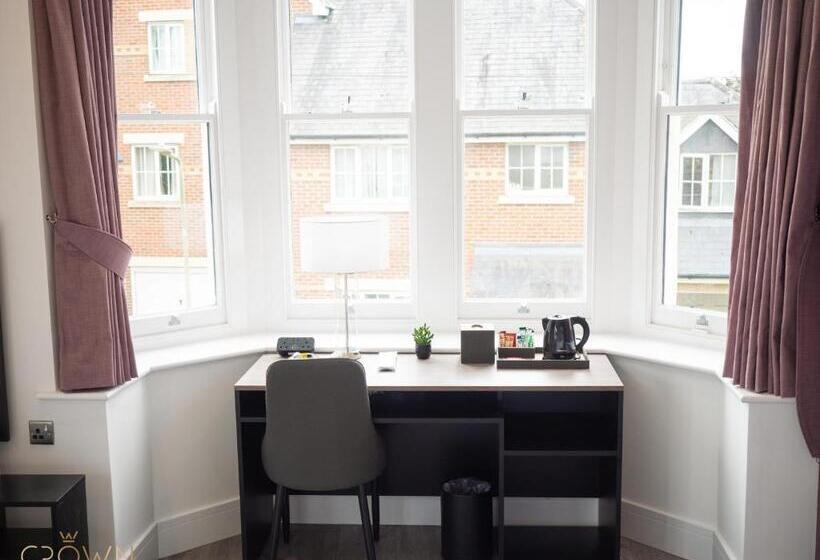 اتاق خانوادگی, Crown