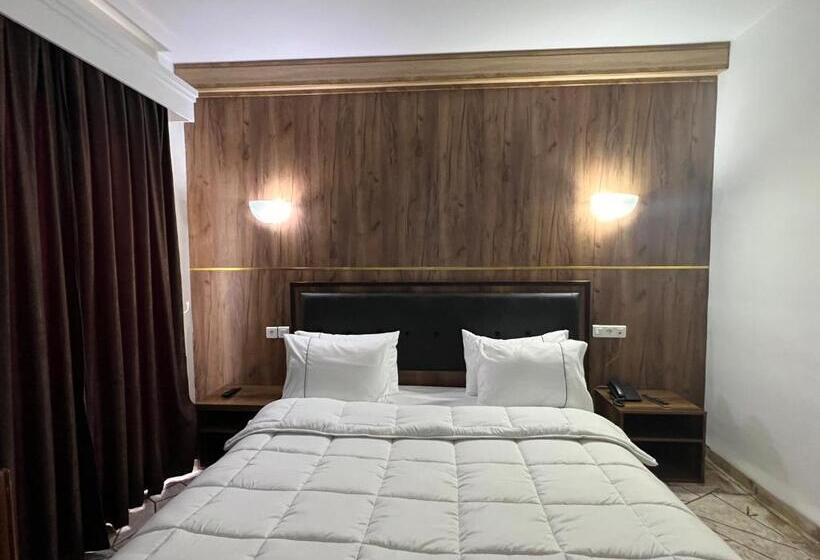 اتاق لوکس, Mistral