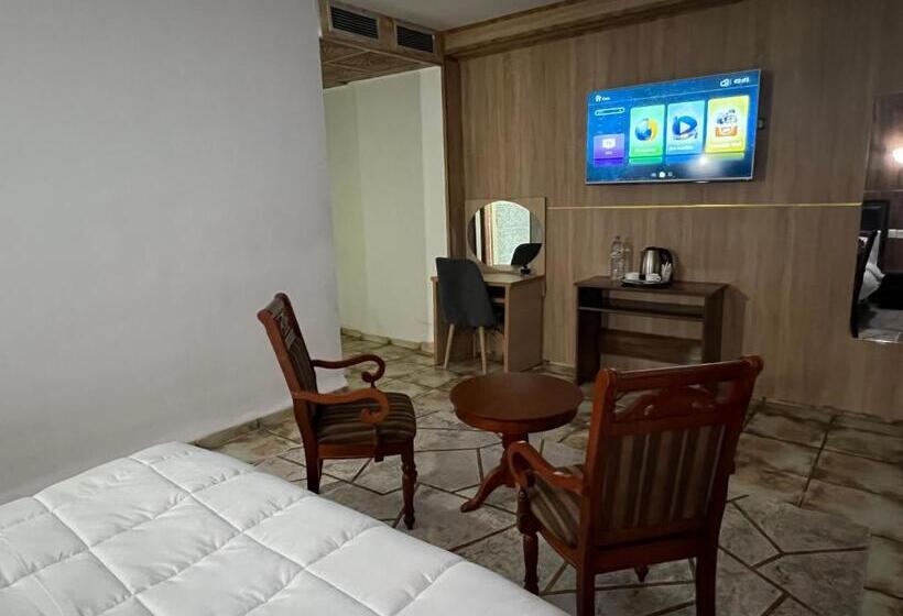 اتاق لوکس, Mistral