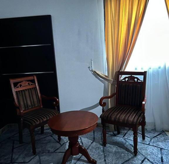 سوییت جونیور لوکس, Mistral