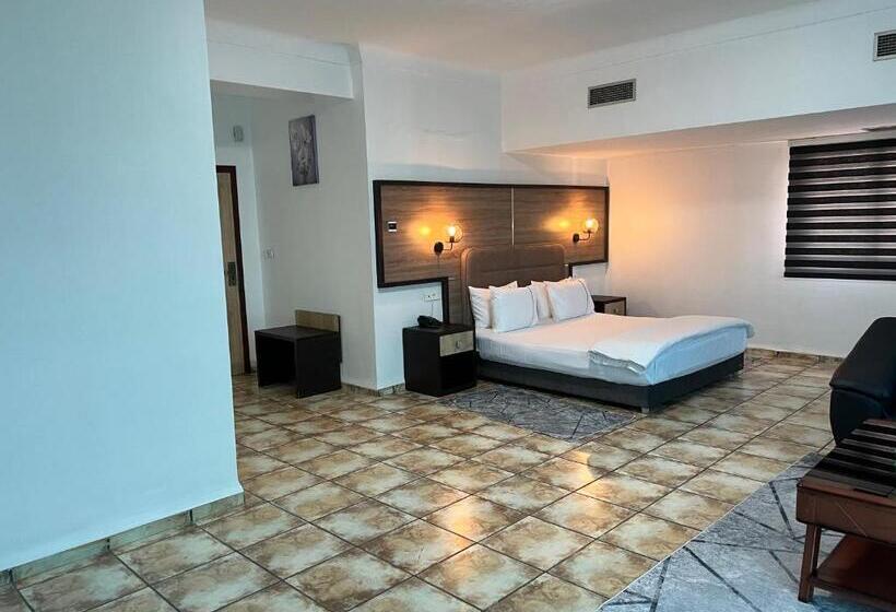 سوییت جونیور لوکس, Mistral