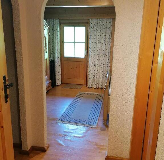 شقة غرفة واحدة, Riedhof