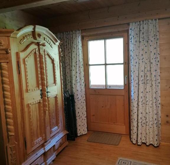 شقة غرفة واحدة, Riedhof