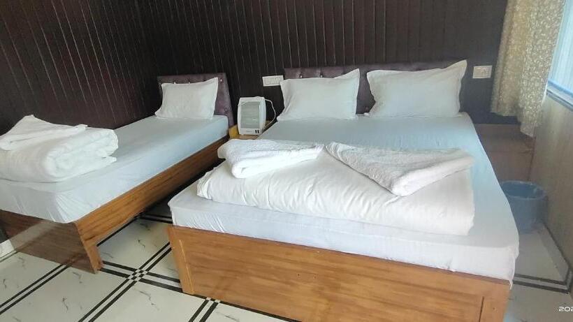 스탠다드 트리플 룸, Kedareshwar Resort