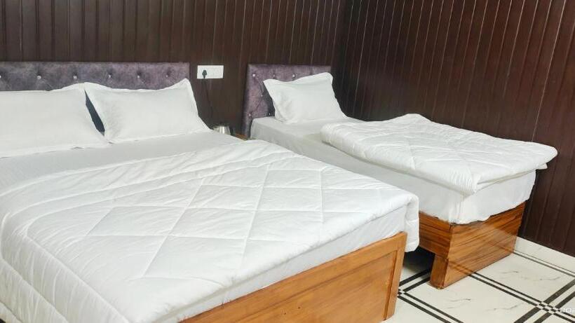 스탠다드 트리플 룸, Kedareshwar Resort