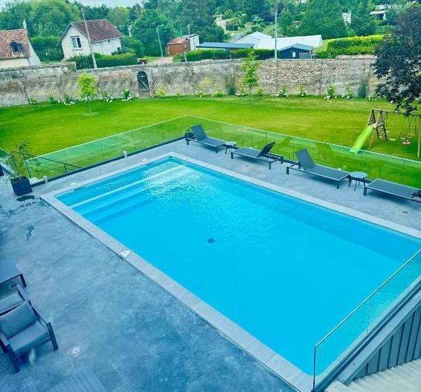 غرفة قياسية سرير كينج, Aura Castle