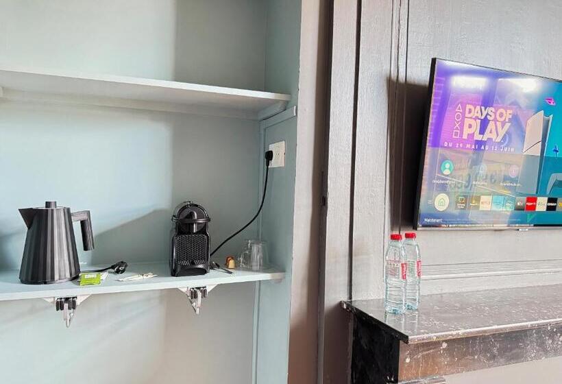 غرفة ديلوكس, Aura Castle