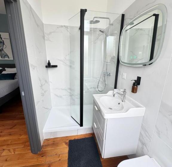 غرفة ديلوكس, Aura Castle