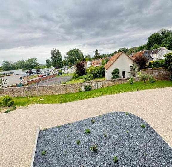 غرفة ديلوكس, Aura Castle