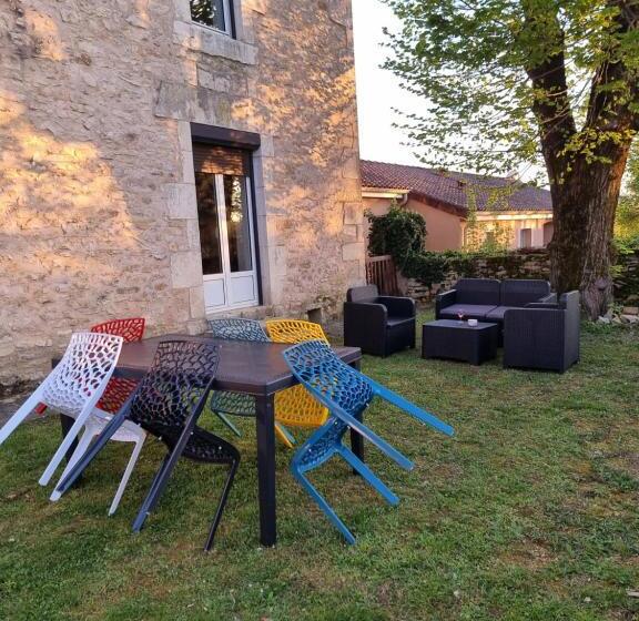 Четырехместный Номер Стандарт Вид на Сад, Chambre D Hôtes Quadruple