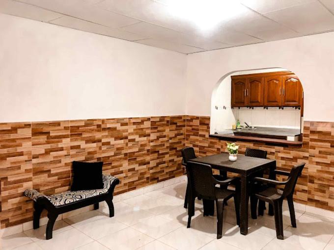 标准间, La Cayena House