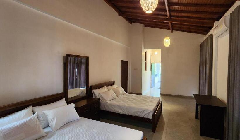 غرفة قياسية, The Escape, Minuwangoda