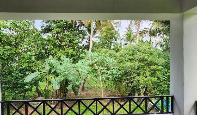 غرفة قياسية, The Escape, Minuwangoda