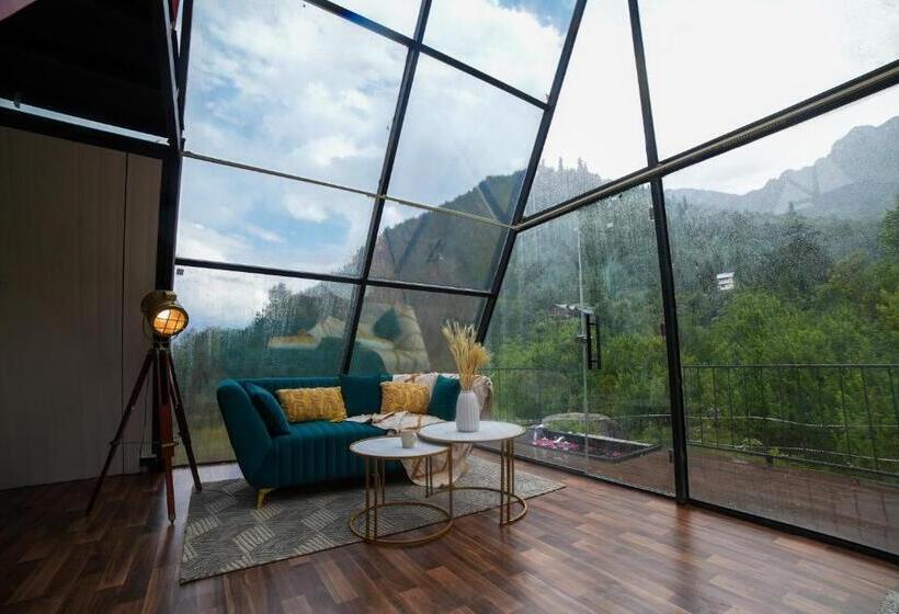 سوییت دوبلکس, Aayna Stays