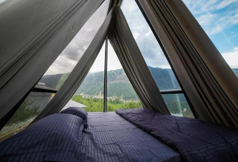 سوییت دوبلکس, Aayna Stays