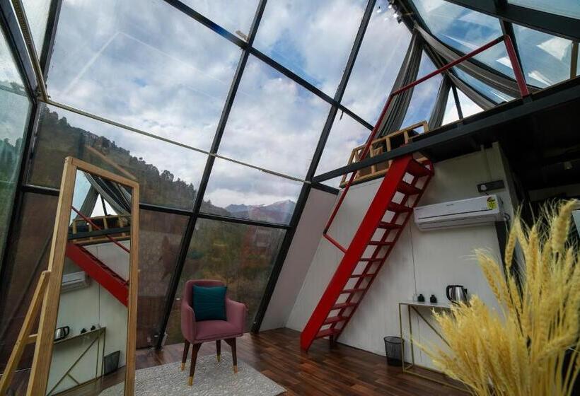 سوییت دوبلکس, Aayna Stays