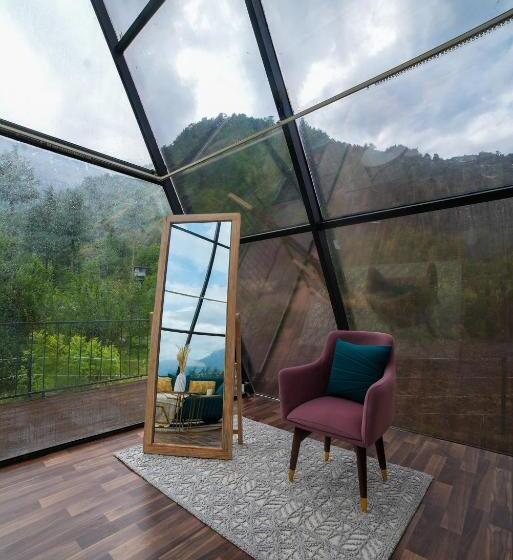 سوییت دوبلکس, Aayna Stays