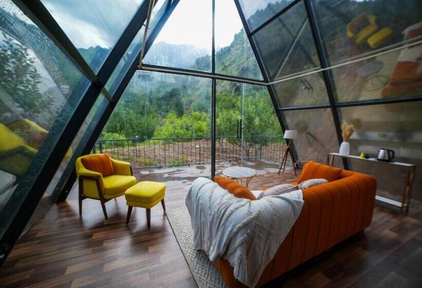 سوییت لوکس, Aayna Stays