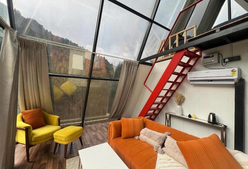 سوییت لوکس, Aayna Stays