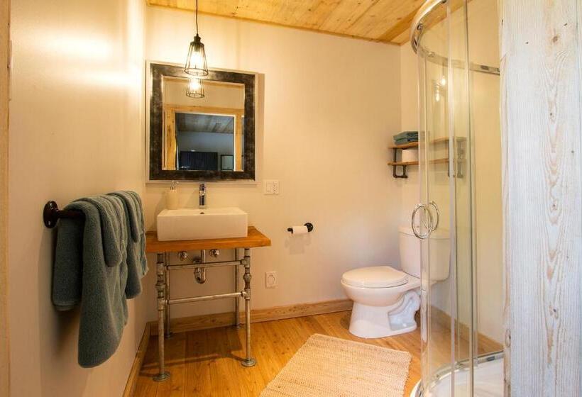 Трехместный Номер Стандарт Вид на Сад, Auberge Comme Au Premier Jour