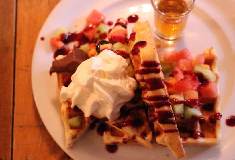 带花园景观的标准三人间, Auberge Comme Au Premier Jour